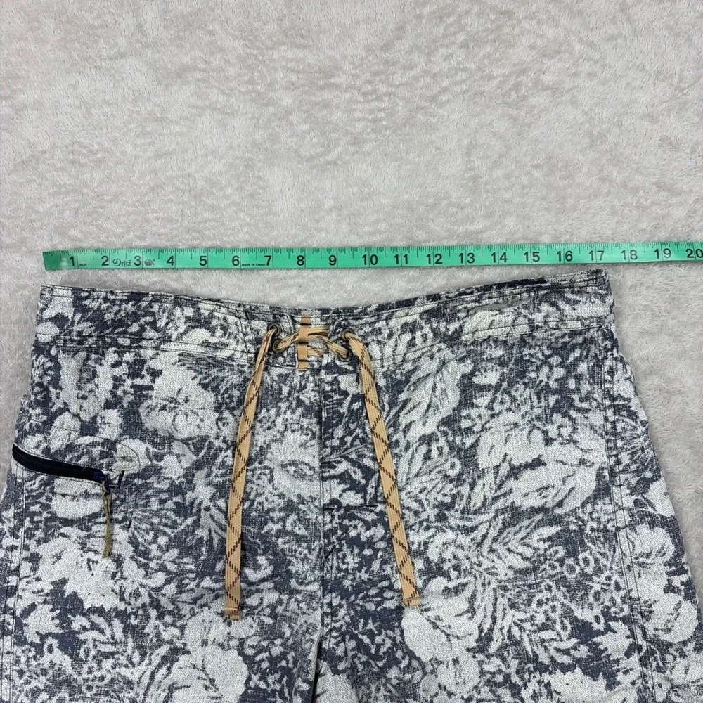 Patagonia Board Shorts Mens 34 Grey Floral Tropical Print Lace Up Zipper Pocket